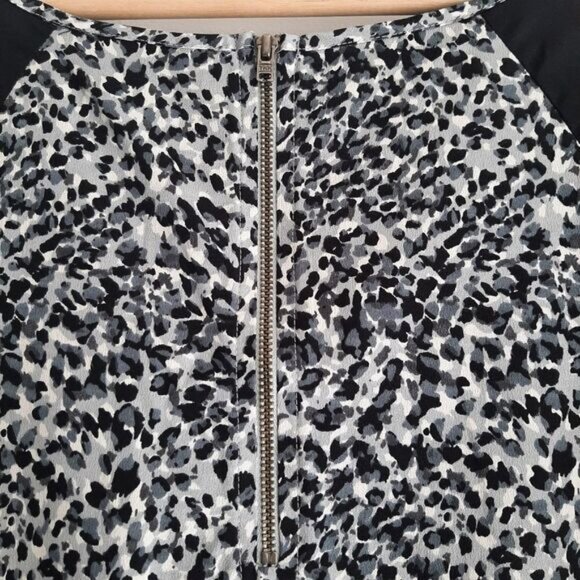 BANANA REPUBLIC High-Low Hem Lightweight Short Sleeve Leopard Blouse Top Sz XL - Picture 9 of 11